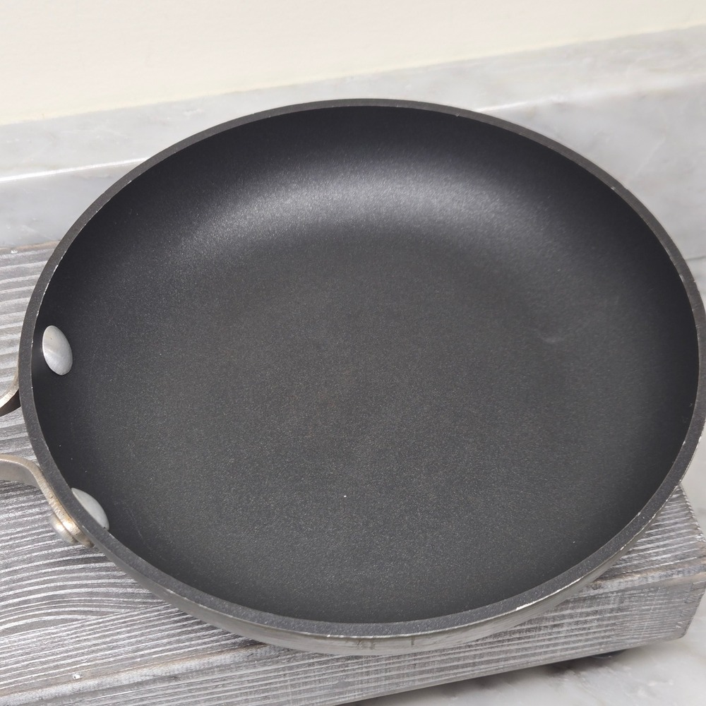 Cooking with Calphalon 8 Inch Nonstick Hard Anodized Aluminum Frying Pan 1388 - Picture 4 of 9